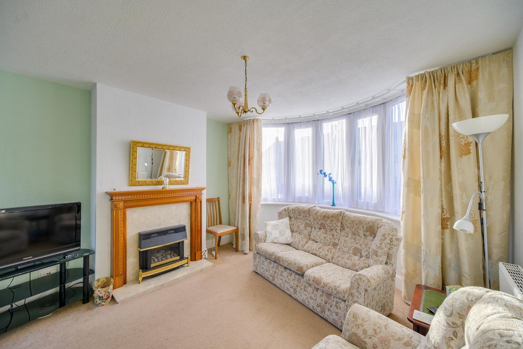 Property photo 3 of 28 Living Room