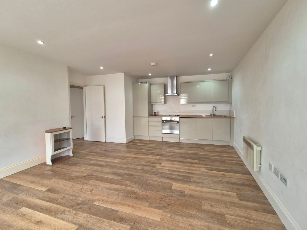 Property photo 2 of 8 Kitchen