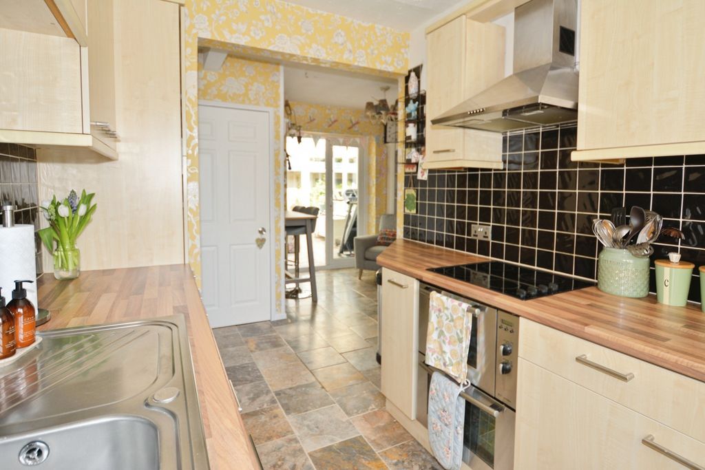 Property photo 3 of 17 Kitchen.