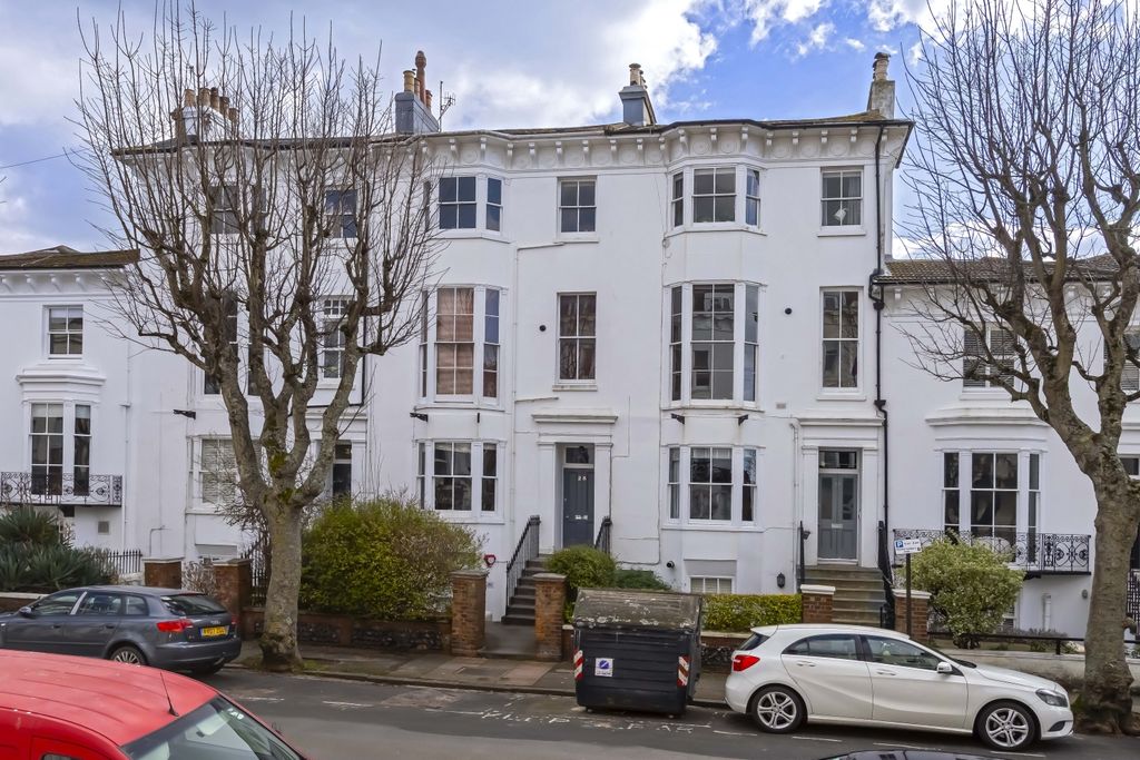 Property photo 1 of 9 Compton Ave_8