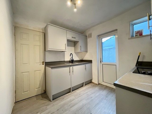 Property photo 3 of 5 Kitchen