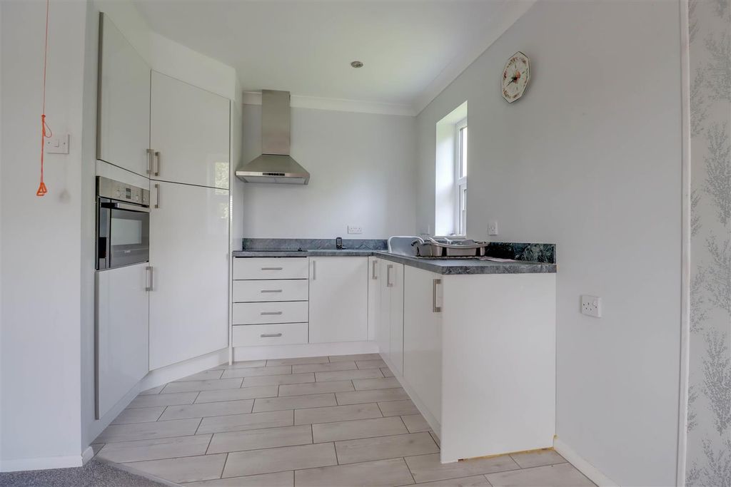 Property photo 2 of 12 38 Sycamore Court-7.Jpg