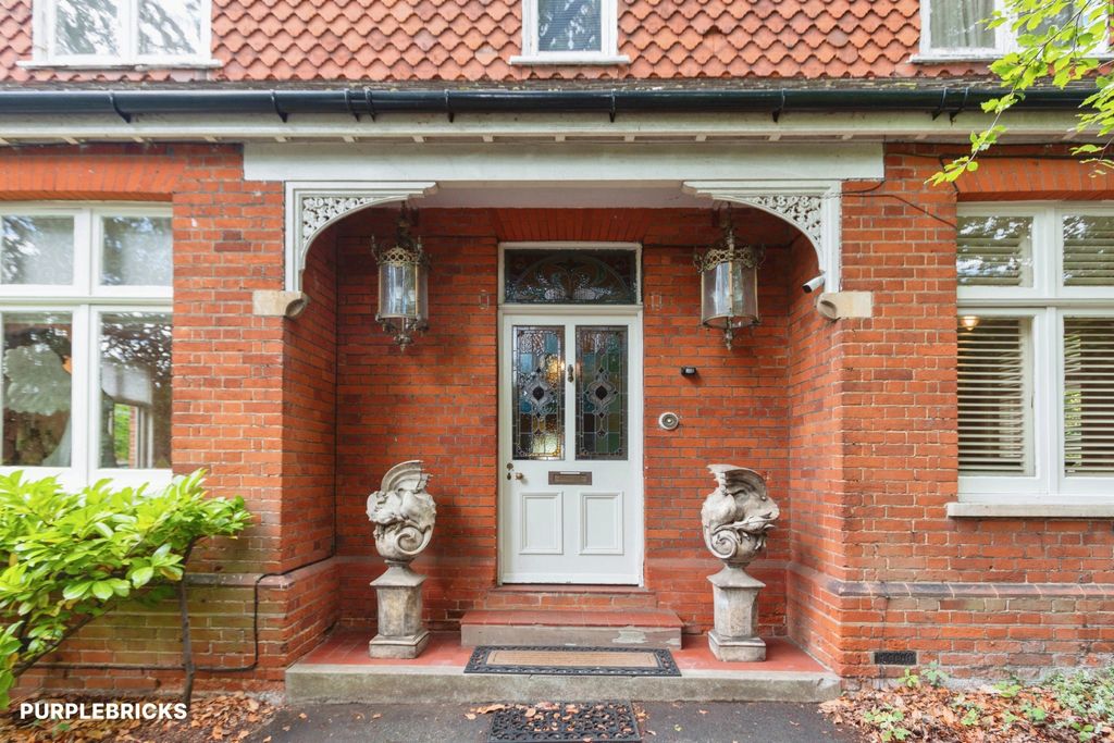 Property photo 3 of 33