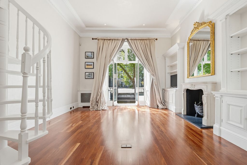 Property photo 2 of 9 Onslowgardens67,Flat3-7