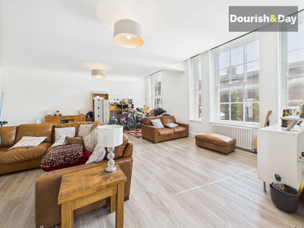 Property photo 2 of 20 Open Plan Living Room