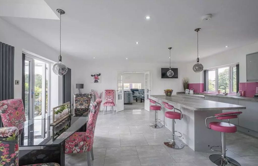 Property photo 2 of 29