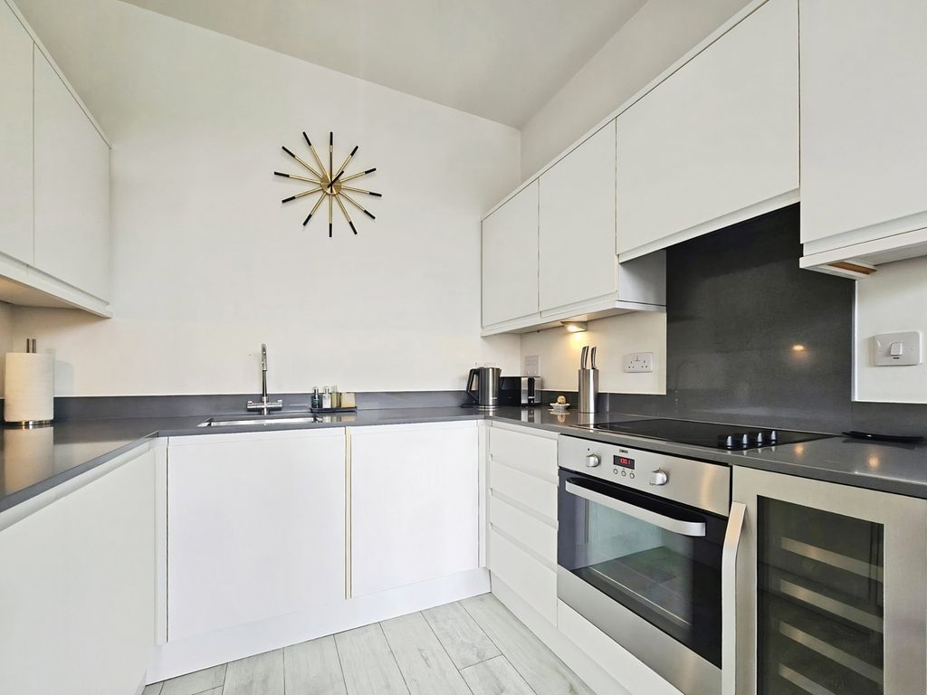 Property photo 3 of 12 Kitchen