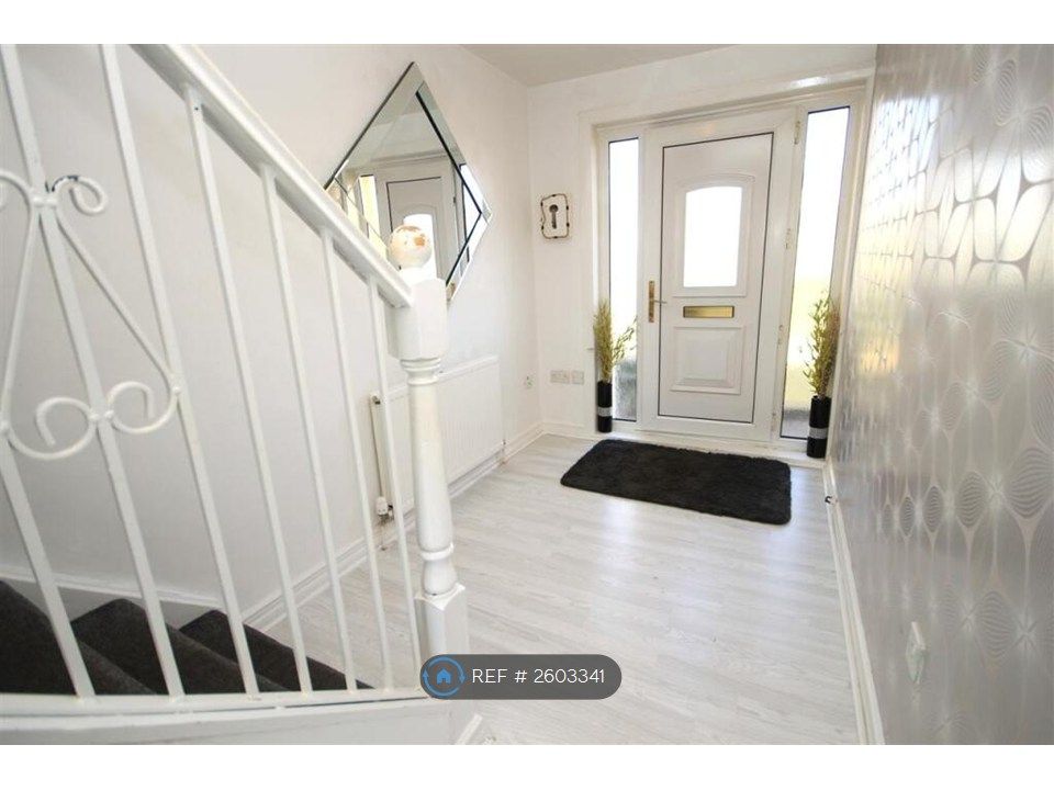 Property photo 2 of 10 Entrance/Hall