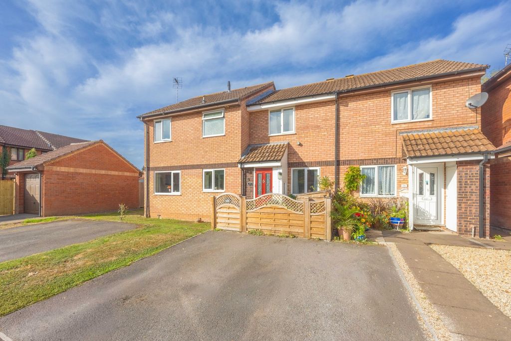 Property photo 1 of 20 Ewemove Taunton 28 Amber Mead (1)