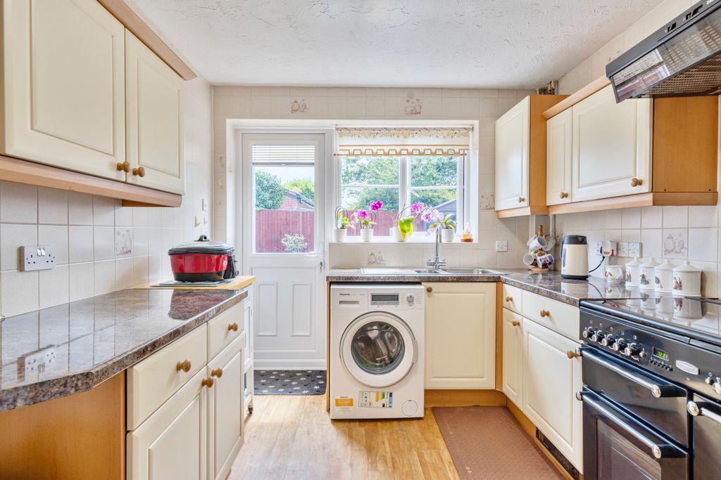 Property photo 3 of 20 Kitchen