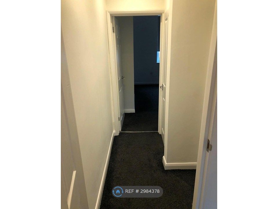 Property photo 3 of 8 Hallway