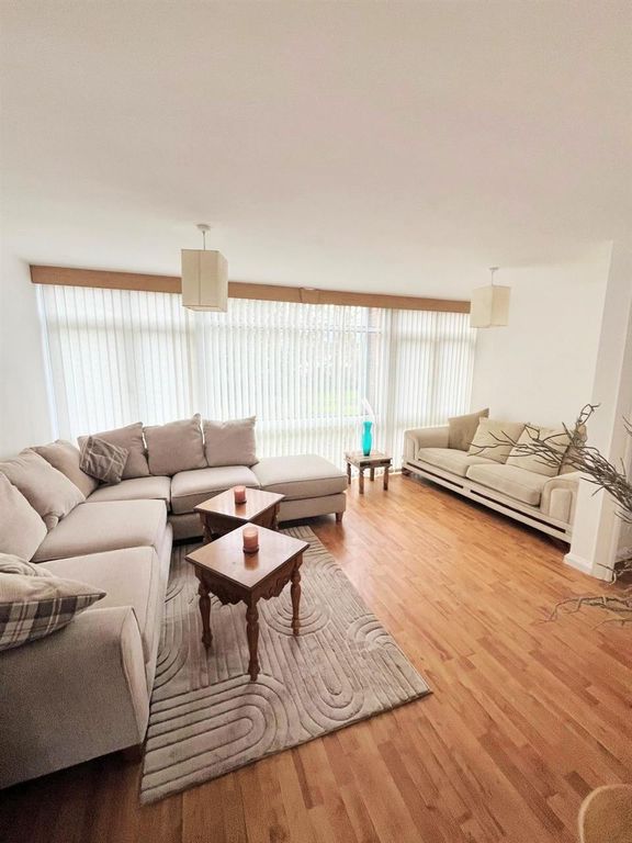 Property photo 2 of 5 Lounge