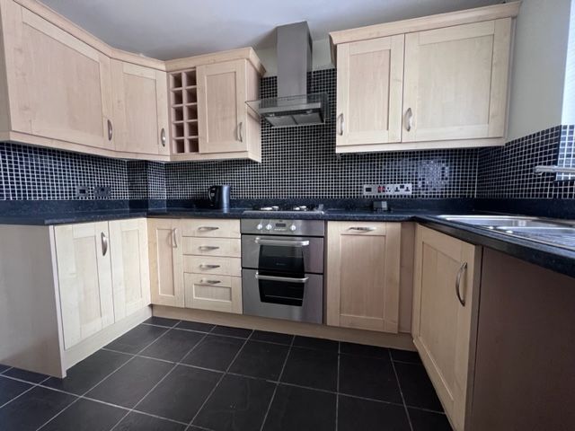 Property photo 2 of 7 Kitchen