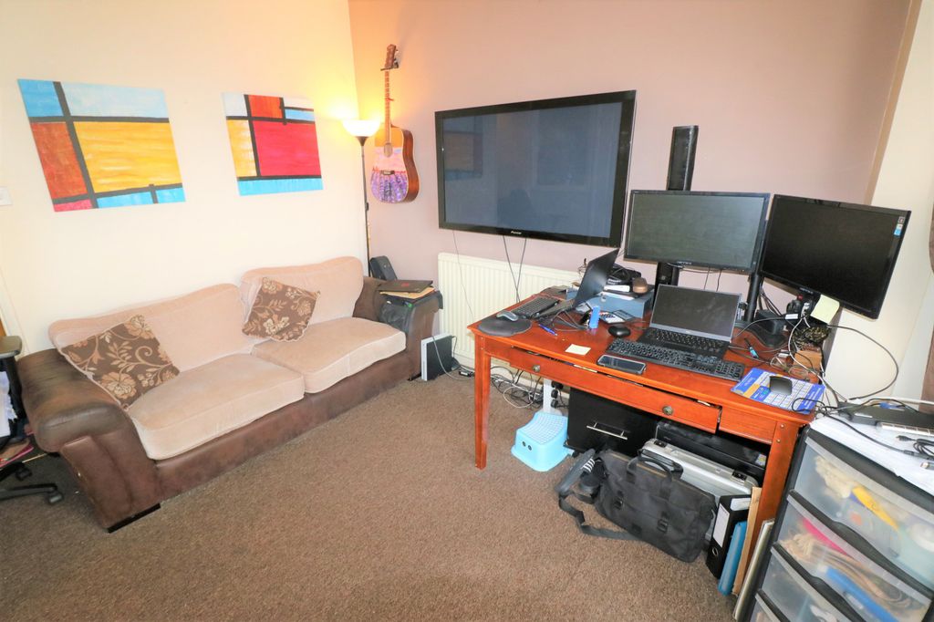 Property photo 2 of 7