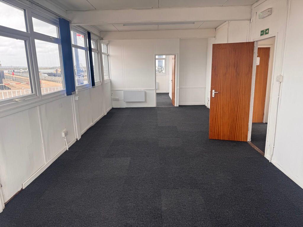 Property photo 3 of 6 Photo 6