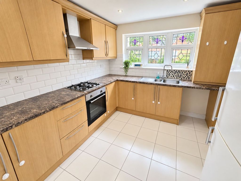 Property photo 2 of 11 Kitchen