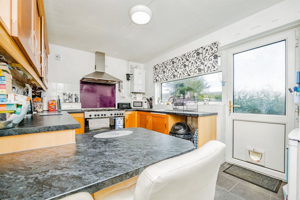 Property photo 2 of 18