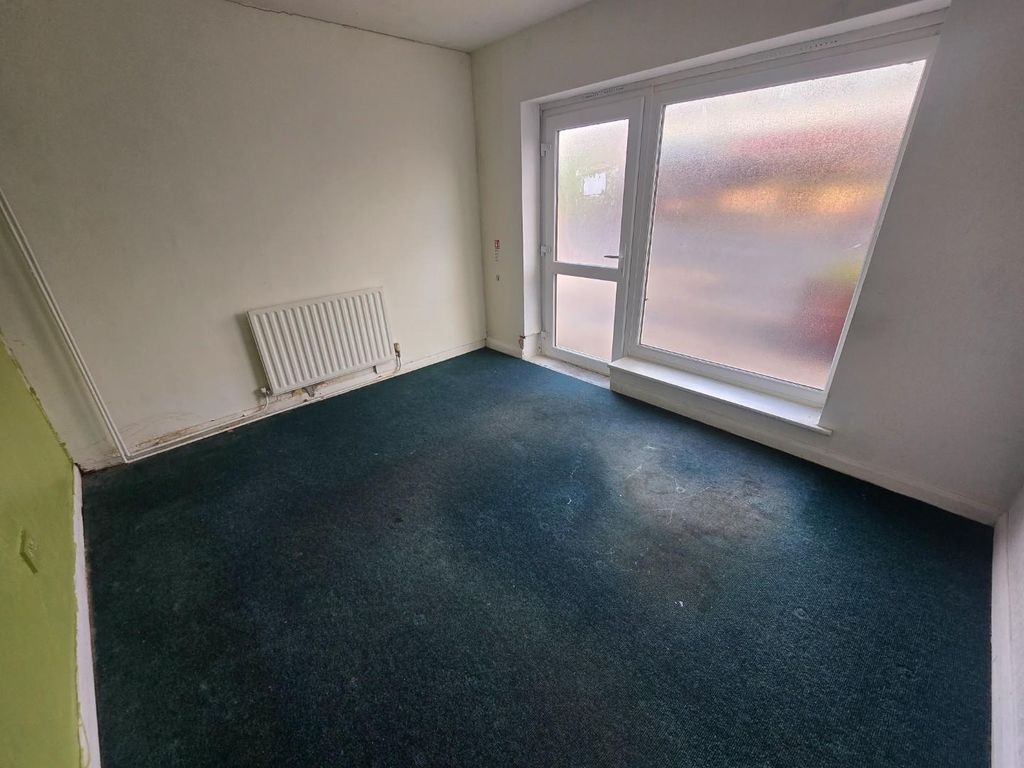 Property photo 2 of 10 Ground Floor
