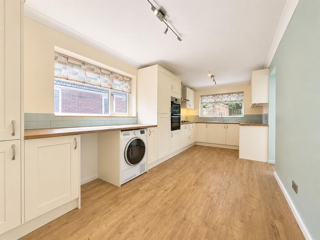 Property photo 3 of 13 Kitchen!.Png