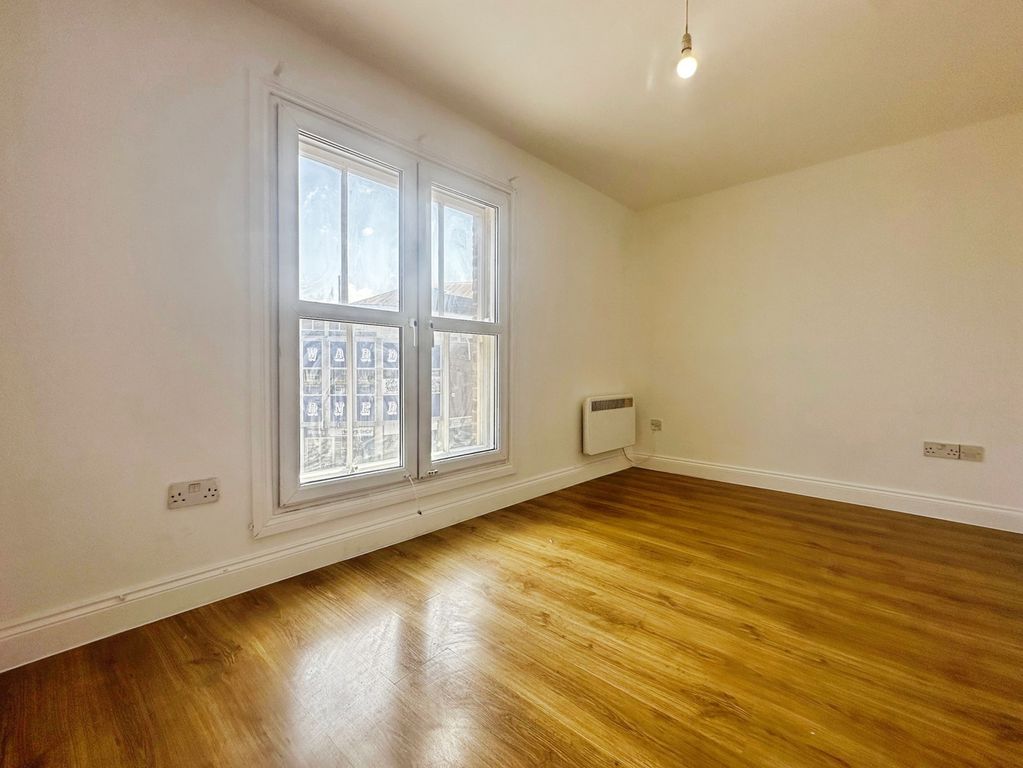 Property photo 1 of 7 Living Room Diner