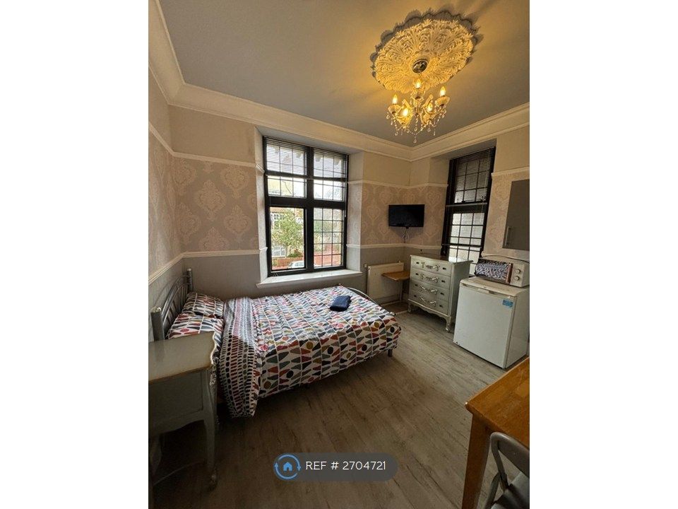 Property photo 2 of 7 Double With Ample Storage