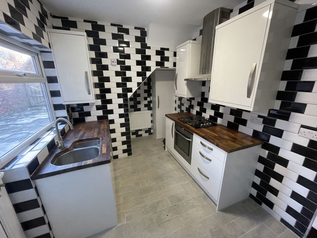Property photo 1 of 5 A Modern And Stylish Kitchen With A Unique Black A...
