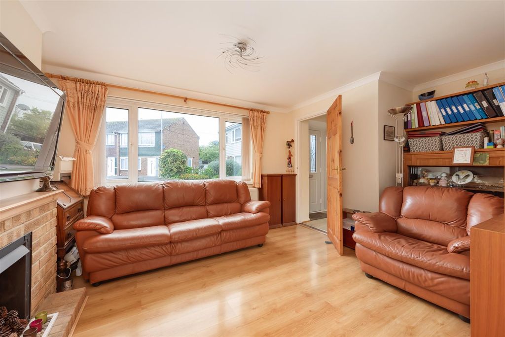 Property photo 2 of 12 Millfield Manor, Whitstable