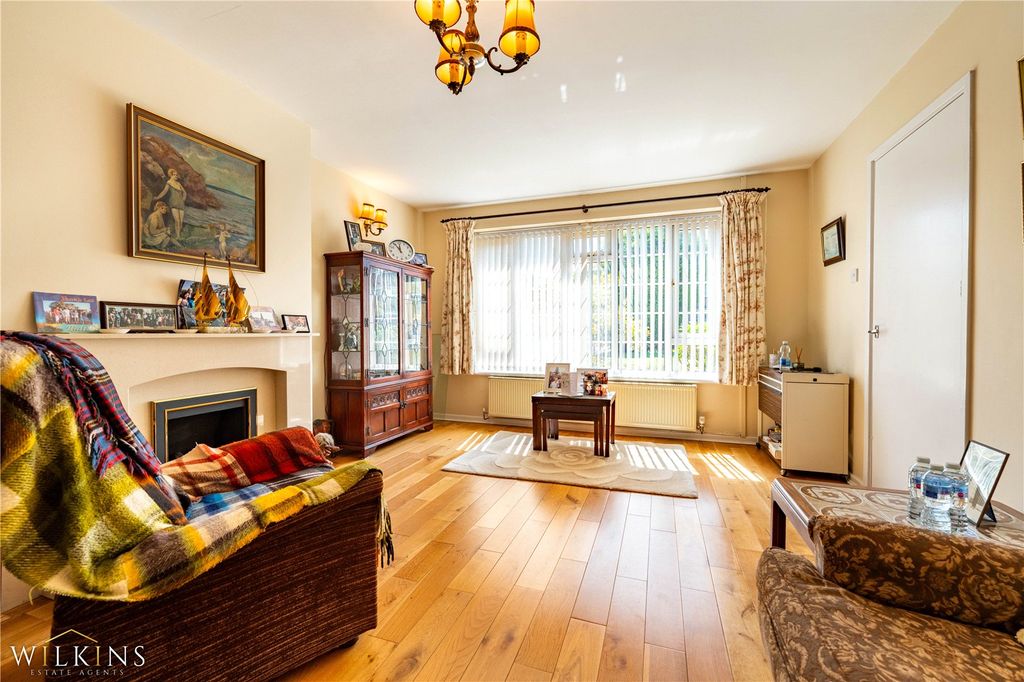 Property photo 2 of 32 Picture No. 20