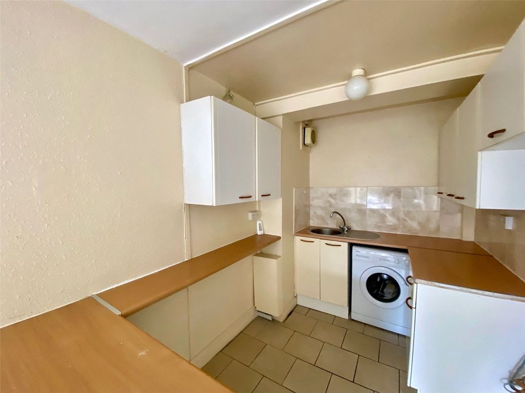 Property photo 2 of 11 Picture No. 16