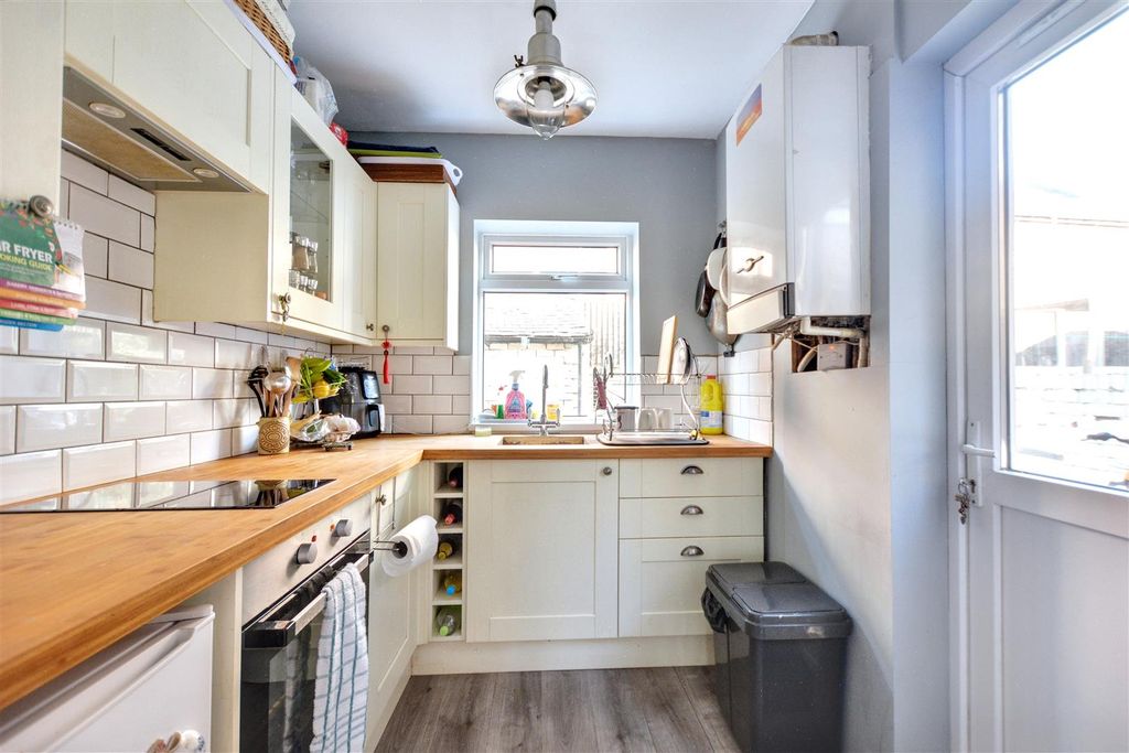 Property photo 3 of 17 Kitchen_1.Jpeg