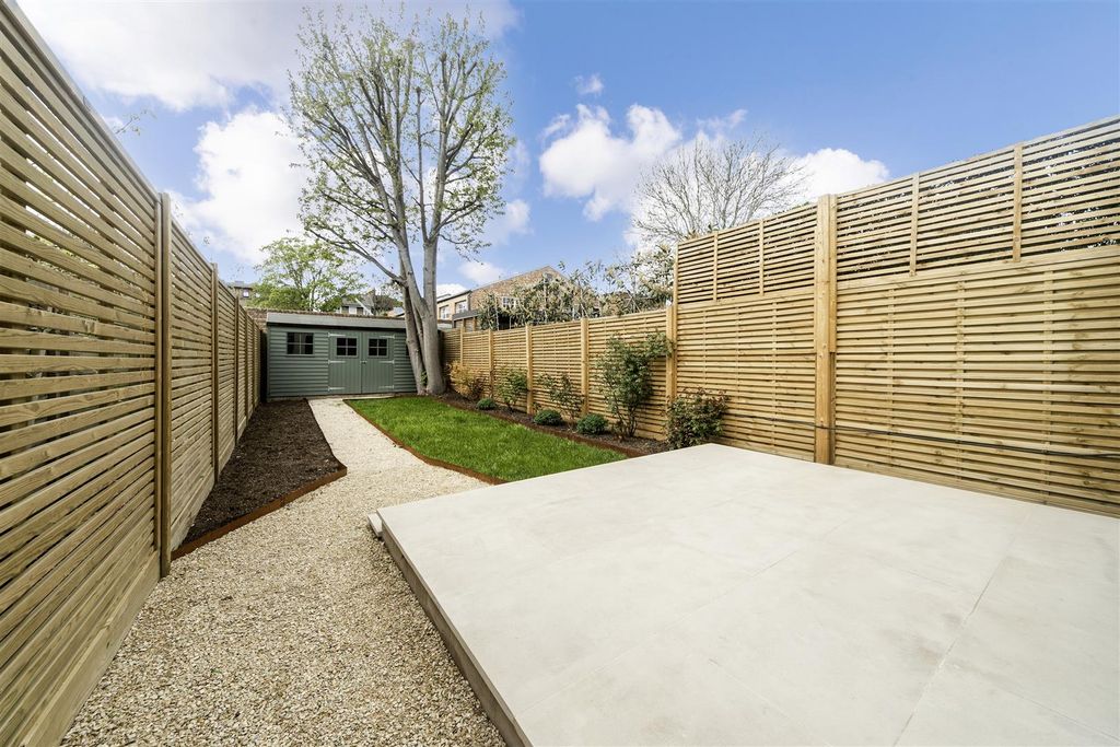 Property photo 3 of 16 Garden