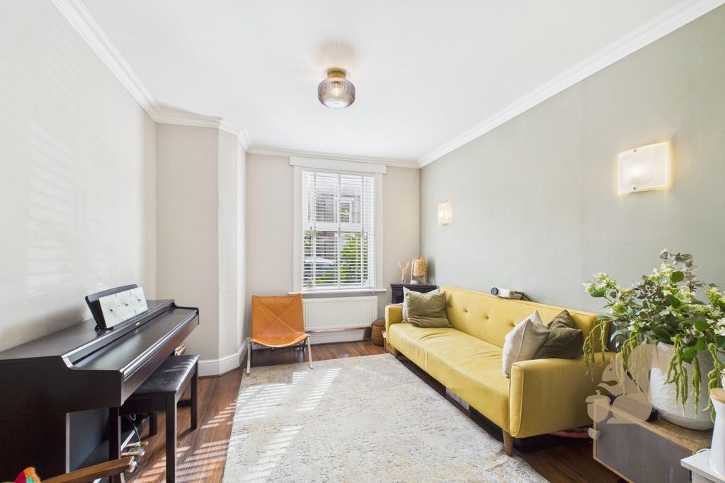 Property photo 2 of 19 Cam01659G0-Pr0566-Still008.Jpg