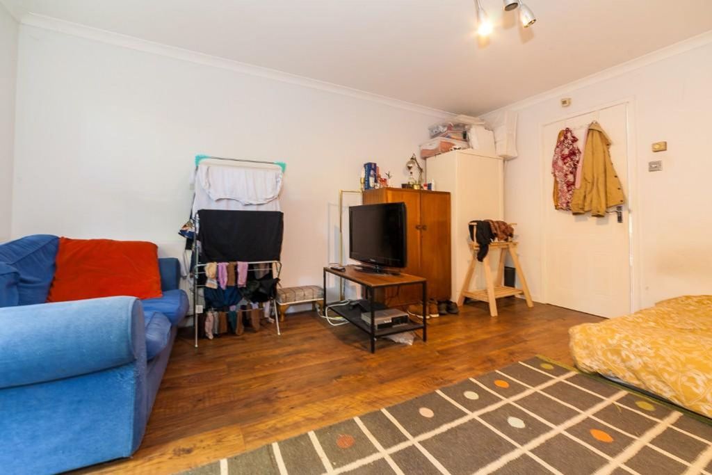 Property photo 2 of 8