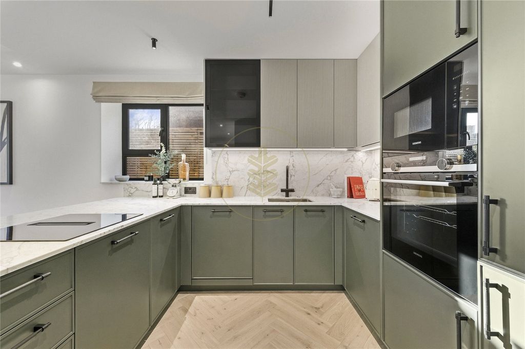 Property photo 2 of 29 Picture No. 27