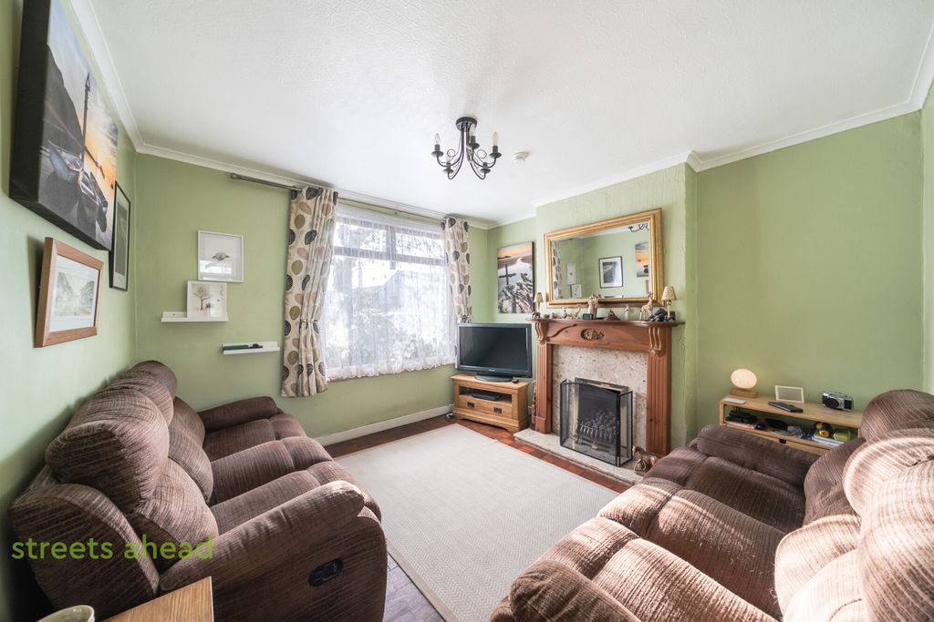 Property photo 2 of 15 B7F02Fc2-5610-4Cf...