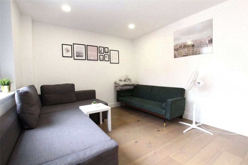Property photo 3 of 7 Picture No. 05