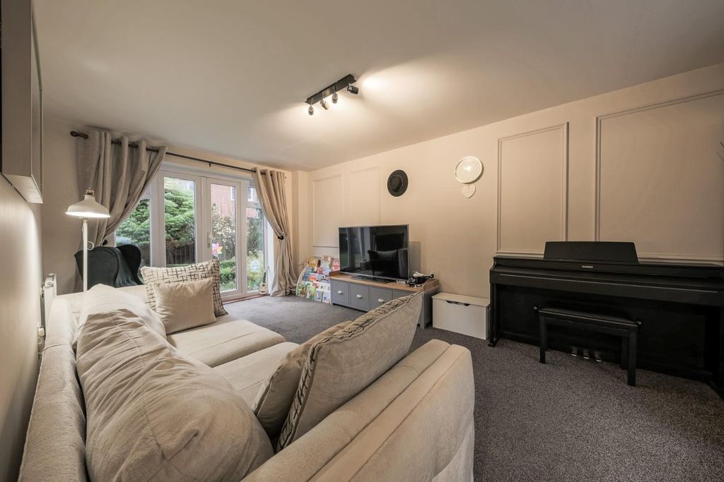 Property photo 2 of 18 Living Room