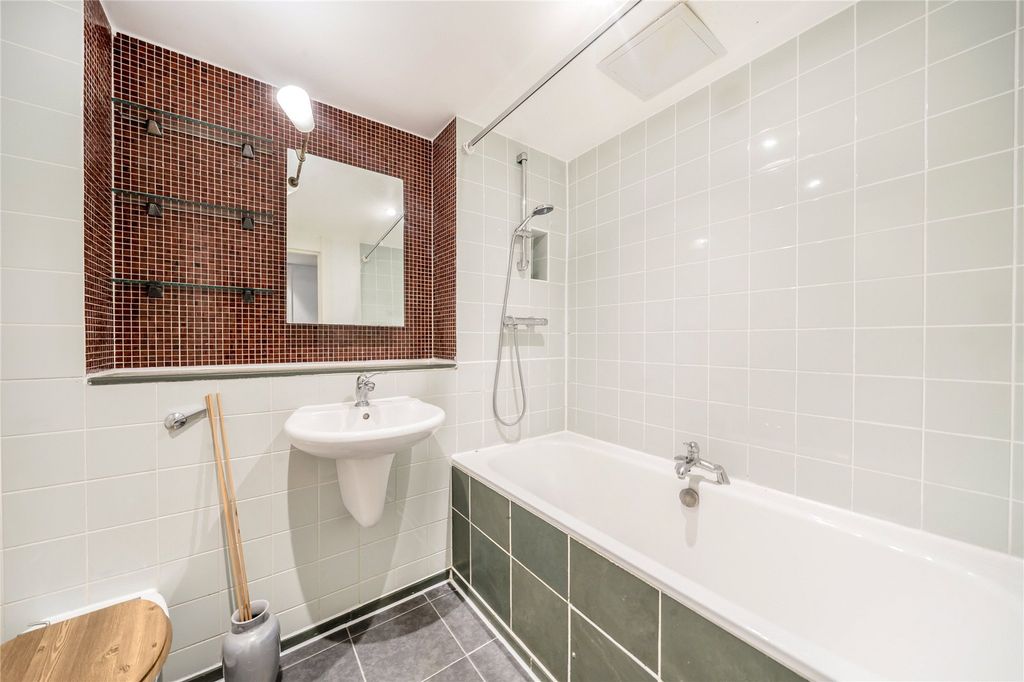 Property photo 3 of 7 Bathroom