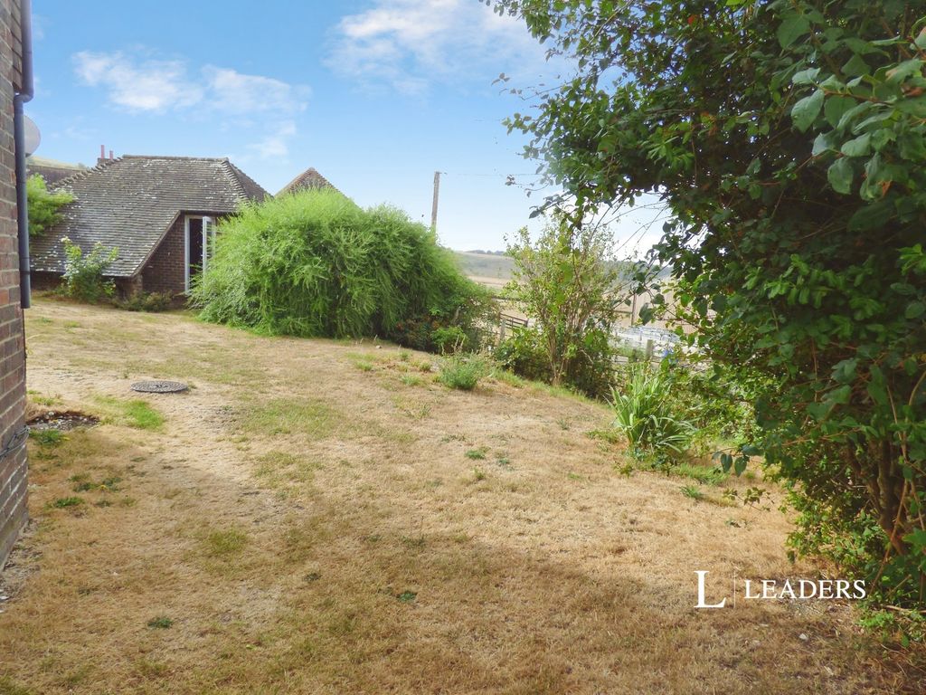Property photo 2 of 18 Front/Side Garden