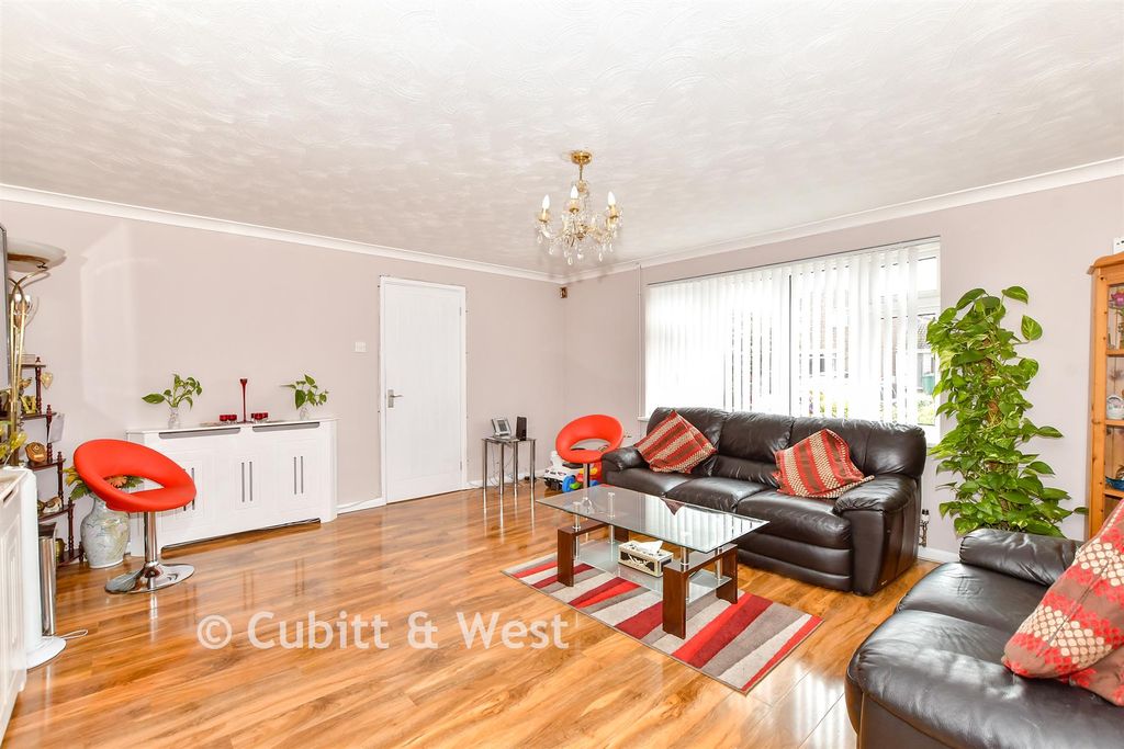 Property photo 3 of 11 Sitting Room