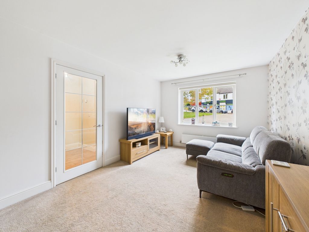 Property photo 2 of 19 Lounge