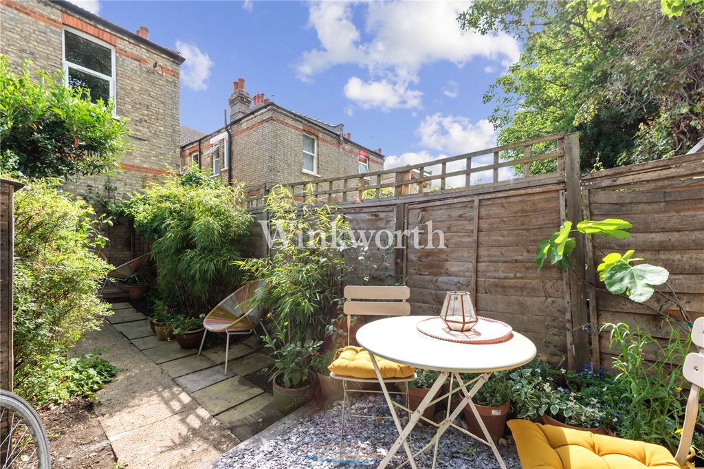 Property photo 3 of 27 Picture No. 02