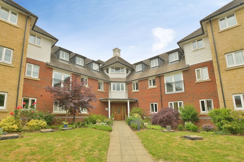 Property photo 1 of 18