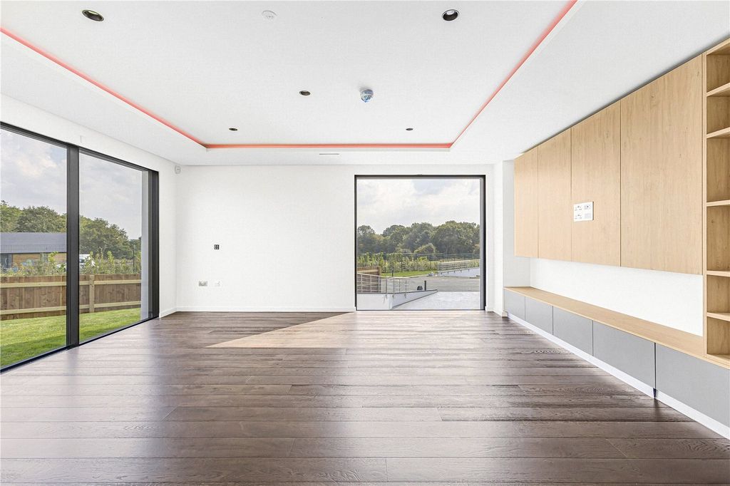 Additional image 7 of 6 bed detached house to rentRosebury Close, Goffs Oak, Waltham Cross, Hertfordshire EN7