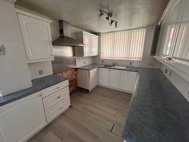 Property photo 2 of 16 Kitchen