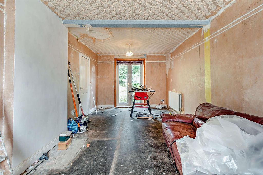 Property photo 2 of 8 8653442-Interior08-800.Jpg