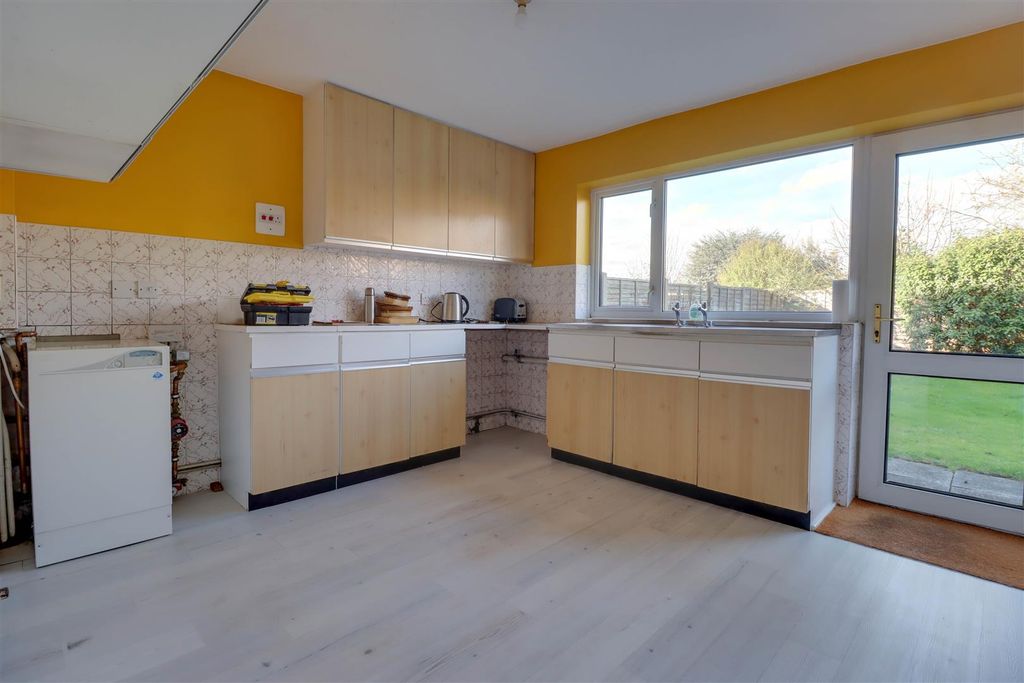 Property photo 2 of 19 5 Park Drive Interior-5.Jpg