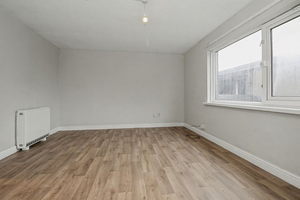 Property photo 2 of 19 37 Firthcliffe Drive, Liversedge, West Yorkshire, Wf15 6Hr