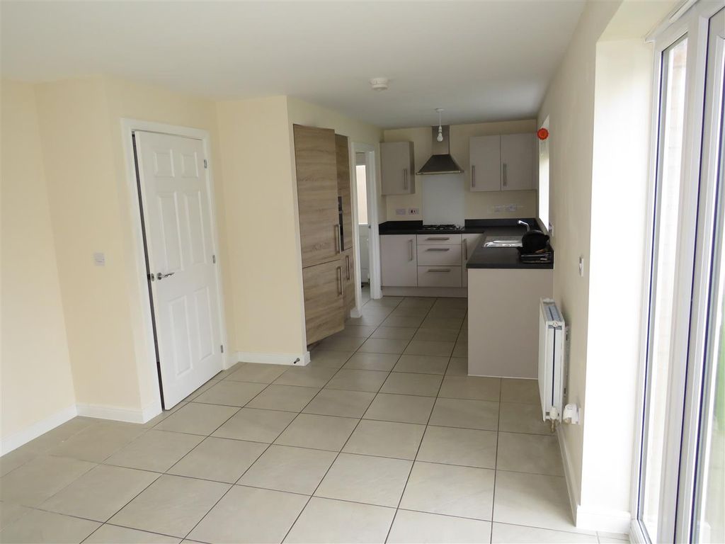Property photo 3 of 7 Fitted Kitchen/Diner/Family Room