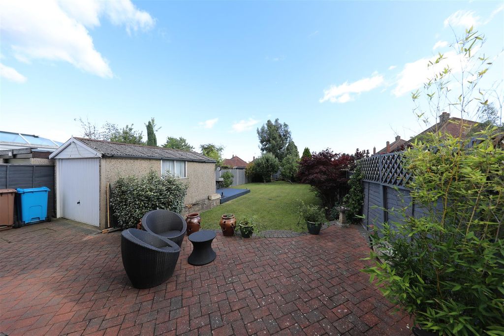 Property photo 2 of 15 Garden